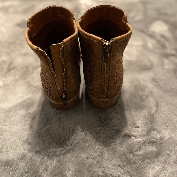 Amanda Blu brown booties - Picture 3 of 3